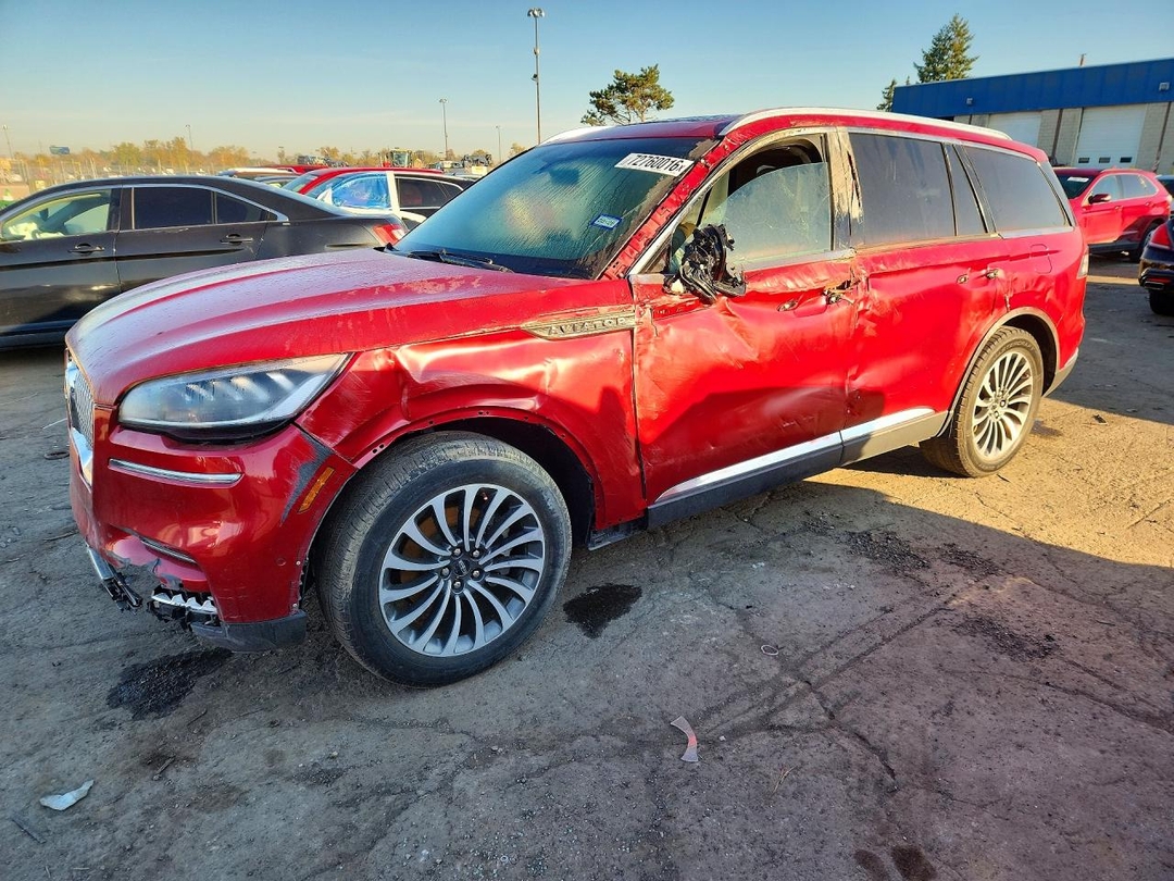 Vue de 2020 LINCOLN AVIATOR RESERVE, angle 1