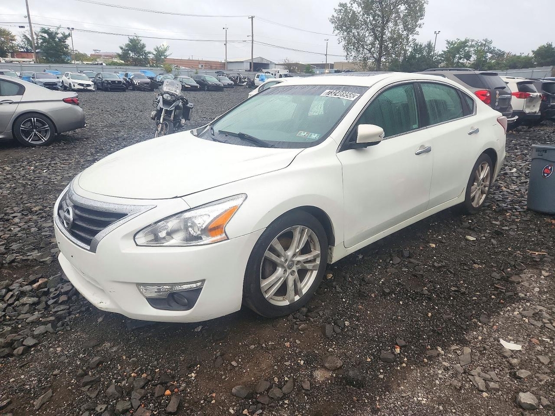 Вид 2013 NISSAN ALTIMA 3.5 S, угол 1
