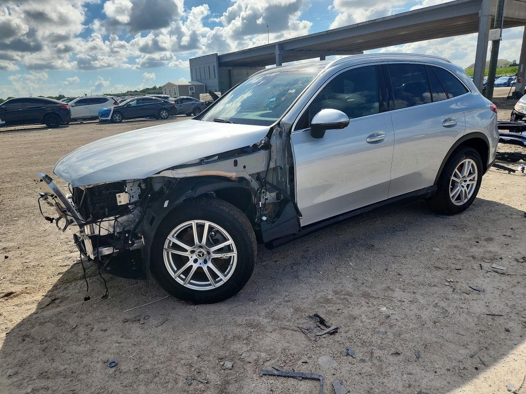 منظر 2025 MERCEDES-BENZ GLC 300 4MATIC، زاوية 1