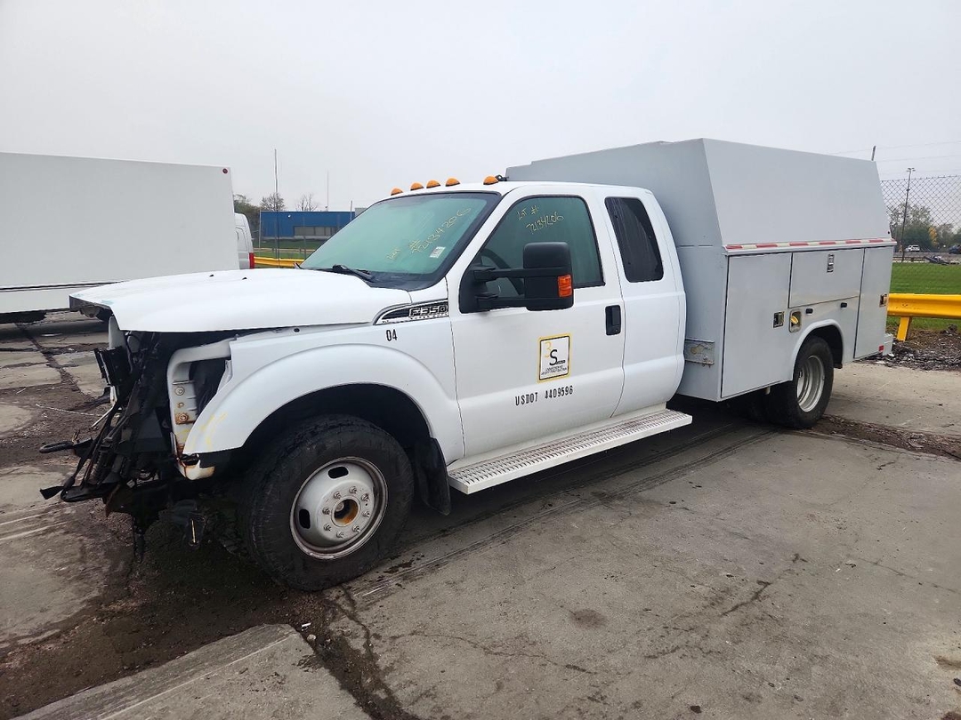 Вид 2014 FORD F350, угол 1