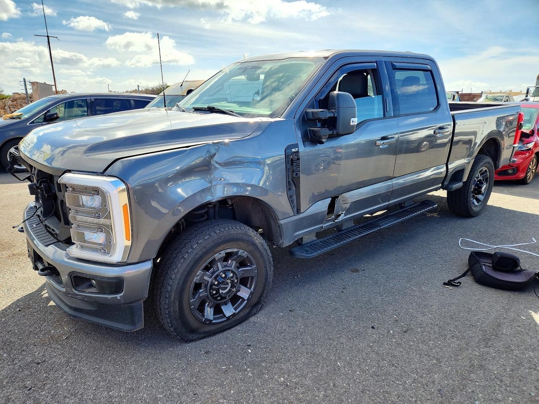 Vue de 2023 FORD F250 SUPER DUTY, angle 1