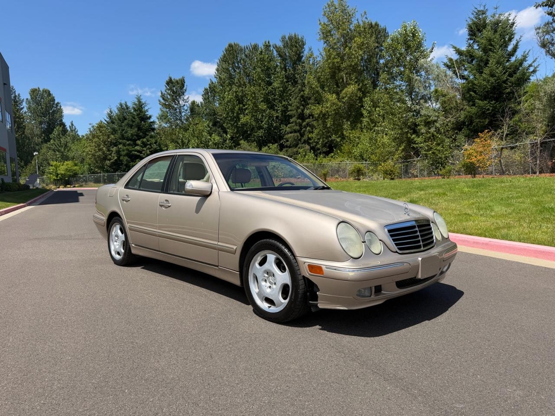 Vista de 2000 MERCEDES-BENZ E 430, ángulo 1