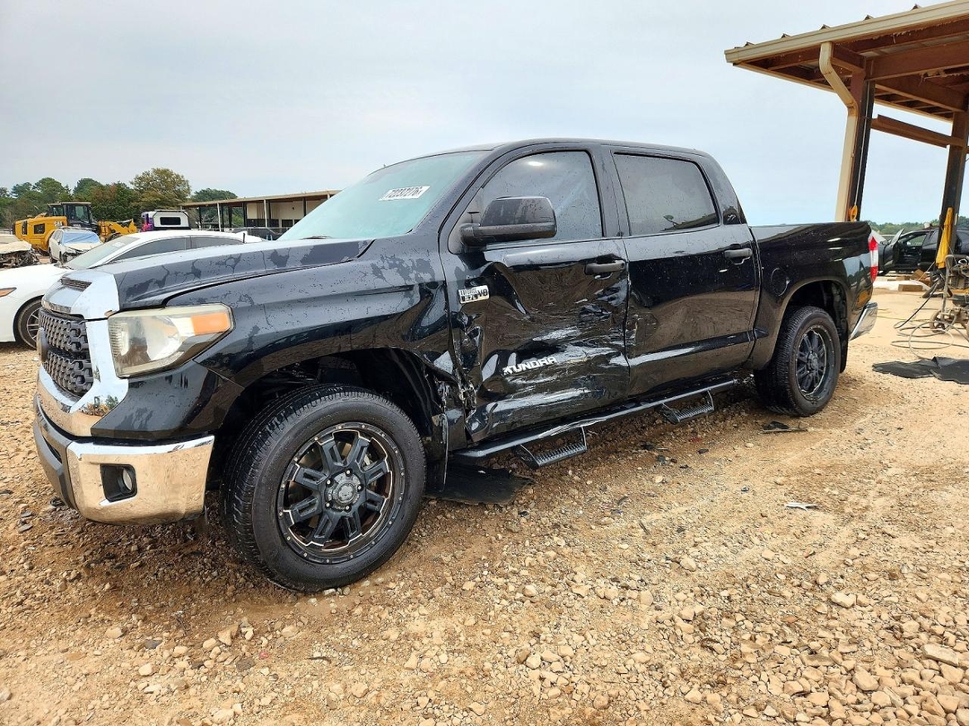 منظر 2018 TOYOTA TUNDRA CREWMAX SR5، زاوية 1