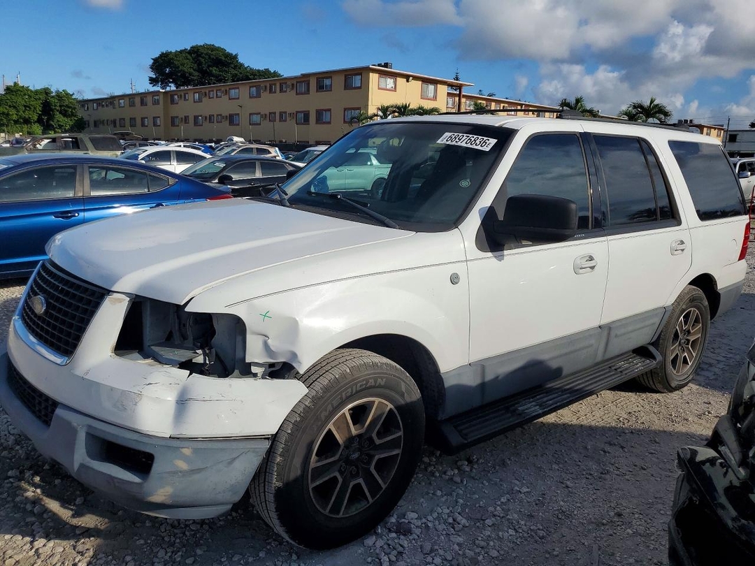 Vue de 2003 FORD EXPEDITION XLT, angle 1