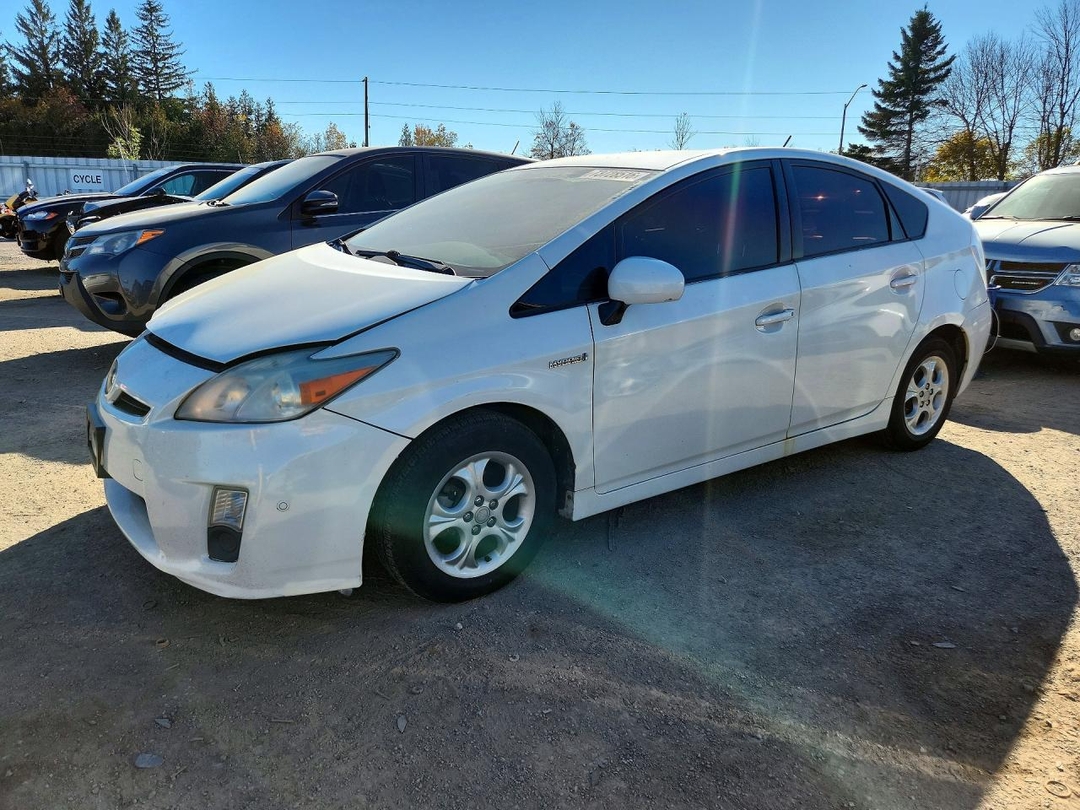 Vue de 2013 TOYOTA PRIUS ONE, angle 1