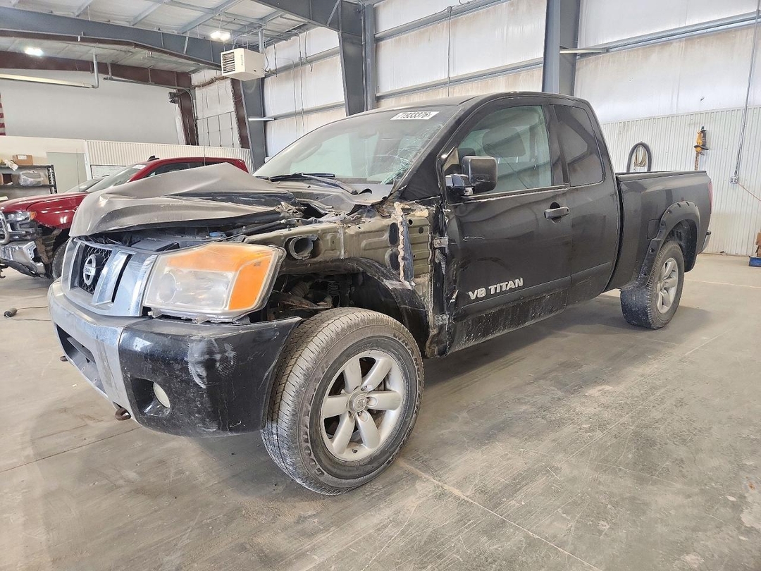 Вид 2011 NISSAN TITAN SV, угол 1