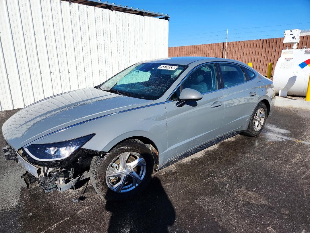 Vue de 2021 HYUNDAI SONATA SE, angle 1
