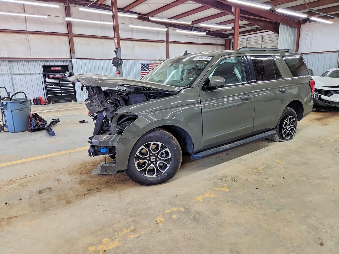 Вид 2024 FORD EXPEDITION XLT, угол 1