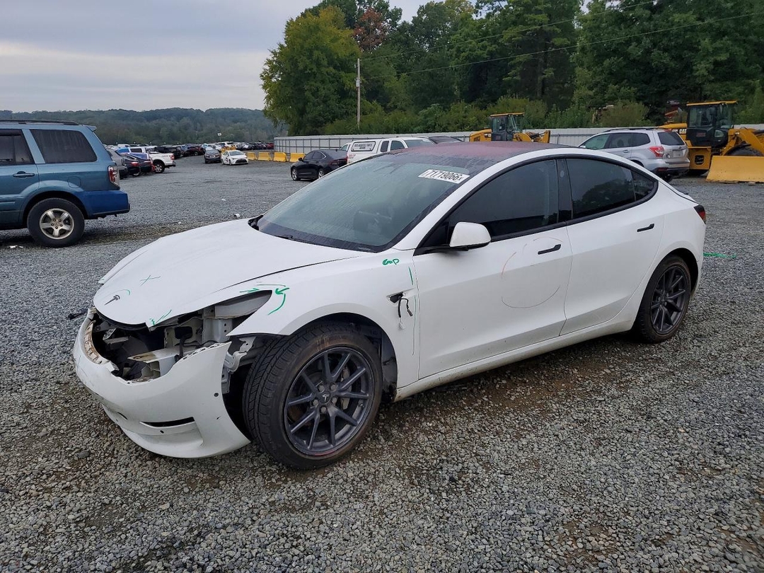 Vue de 2018 TESLA MODEL 3, angle 1