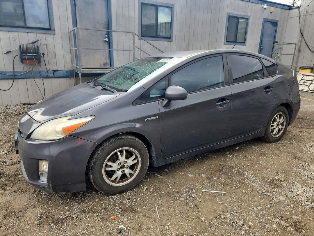 Вид 2010 TOYOTA PRIUS III, угол 1
