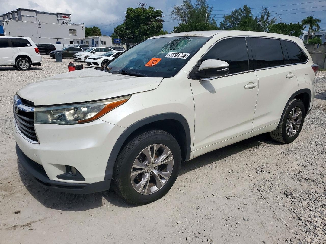 Vista de 2015 TOYOTA HIGHLANDER LE PLUS, ángulo 1