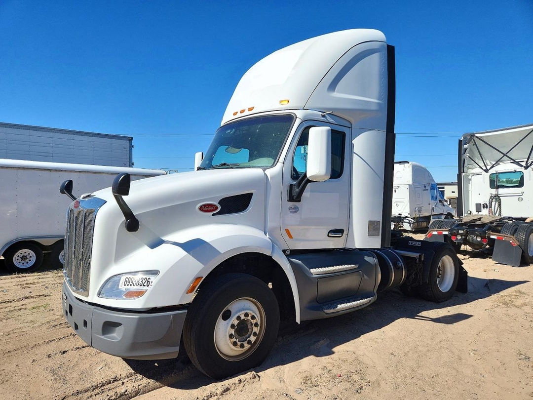 Vue de 2019 PETERBILT 579 SEMI TRUCK, angle 1