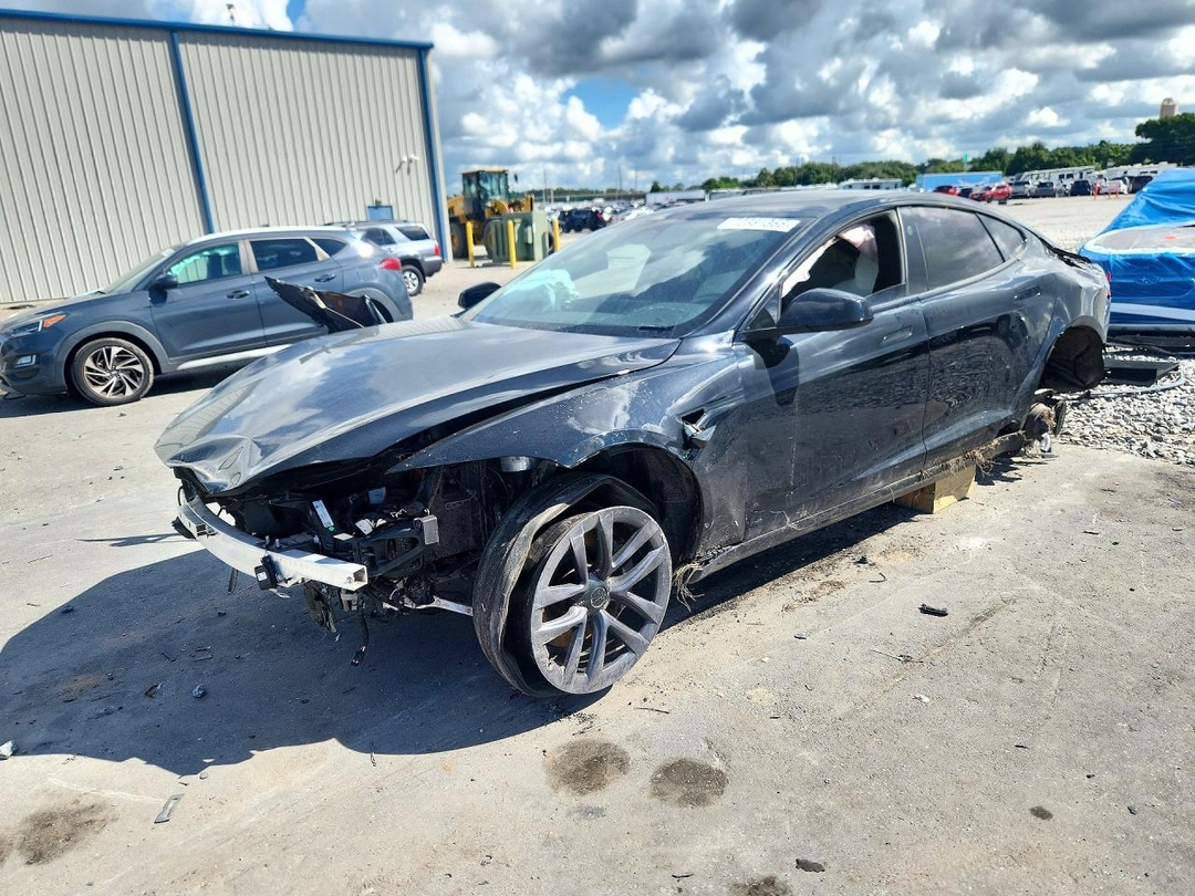 Vue de 2022 TESLA MODEL S, angle 1