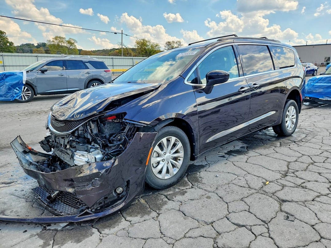 Вид 2018 CHRYSLER PACIFICA TOURING PLUS, угол 1