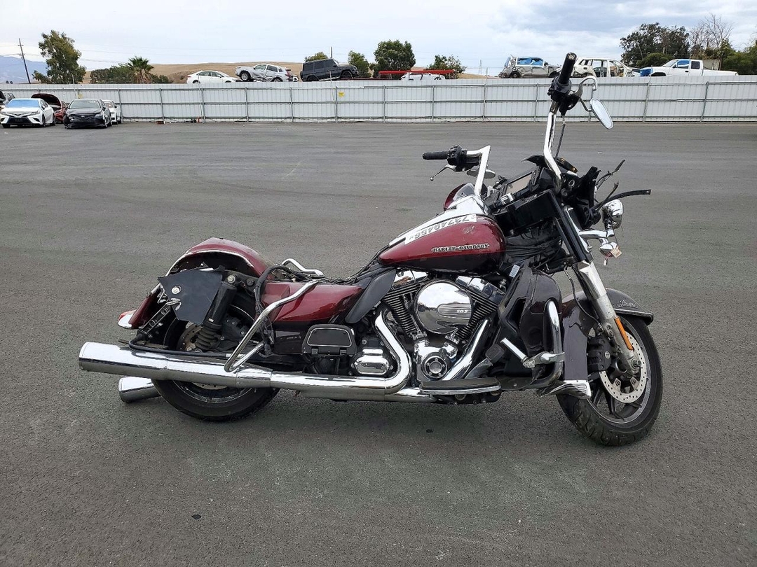 Vue de 2015 HARLEY-DAVIDSON FLHTK ULTRA LIMITED, angle 1