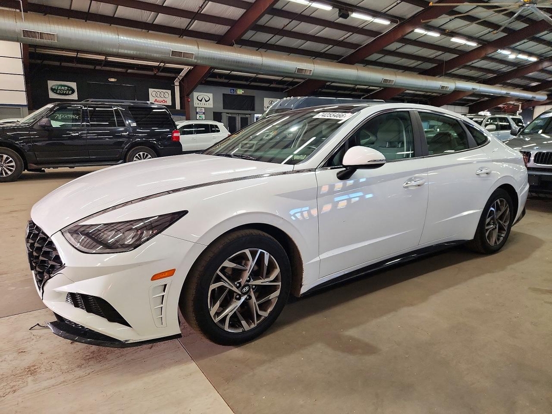 Vue de 2021 HYUNDAI SONATA SEL, angle 1