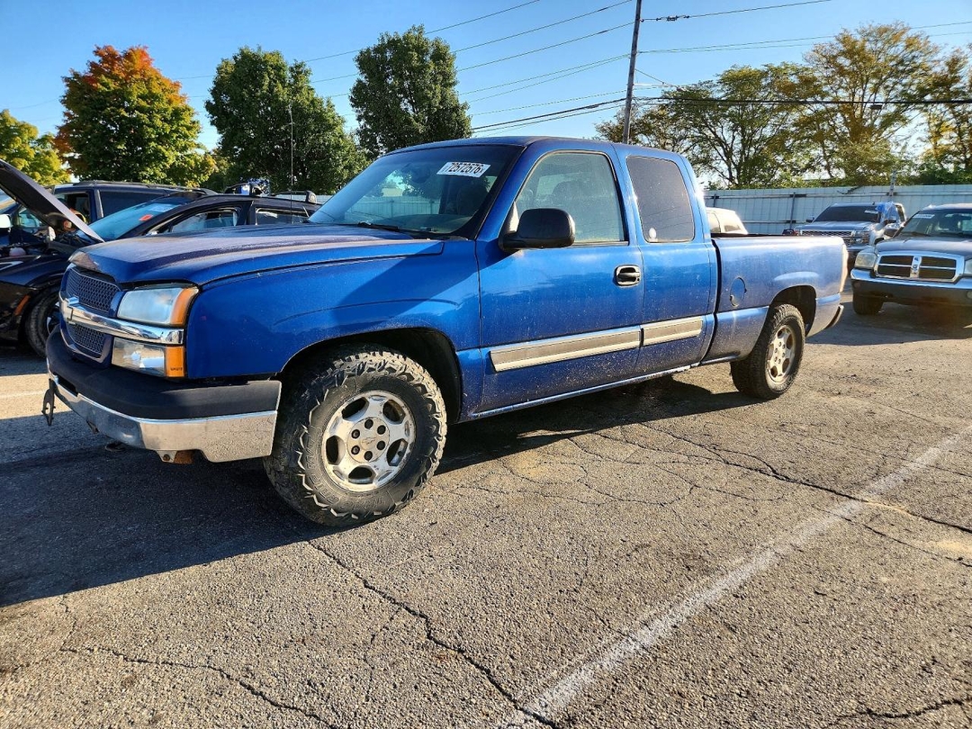 Vue de 2003 CHEVROLET SILVERADO C1500, angle 1