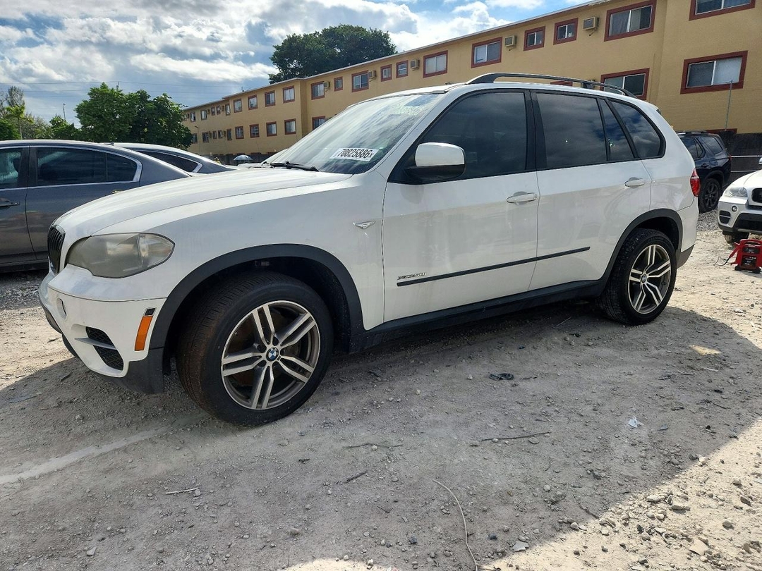 Vue de 2012 BMW X5 XDRIVE50I, angle 1