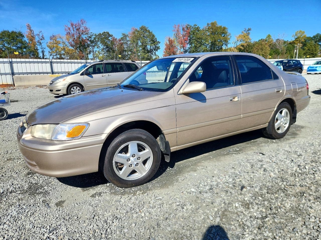Вид 2001 TOYOTA CAMRY LE V6, угол 1