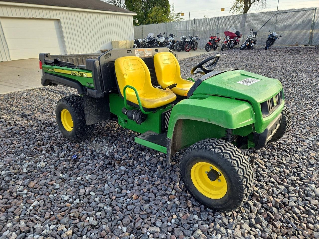 Вид 2015 JOHN DEERE 4X2 GATOR, угол 1