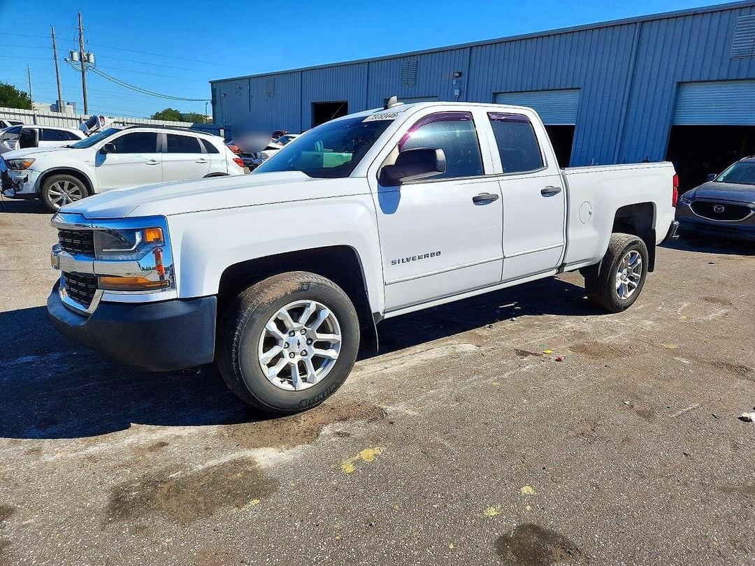 Вид 2017 CHEVROLET SILVERADO C1500, угол 1