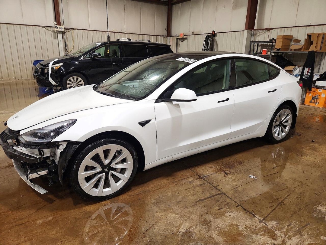 Vue de 2023 TESLA MODEL 3, angle 1