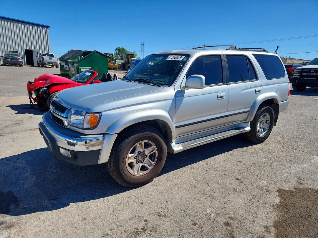 Vue de 2002 TOYOTA 4RUNNER SR5, angle 1
