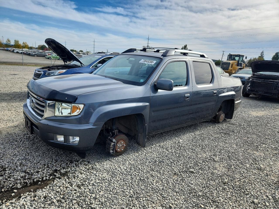 Vue de 2013 HONDA RIDGELINE RTL, angle 1