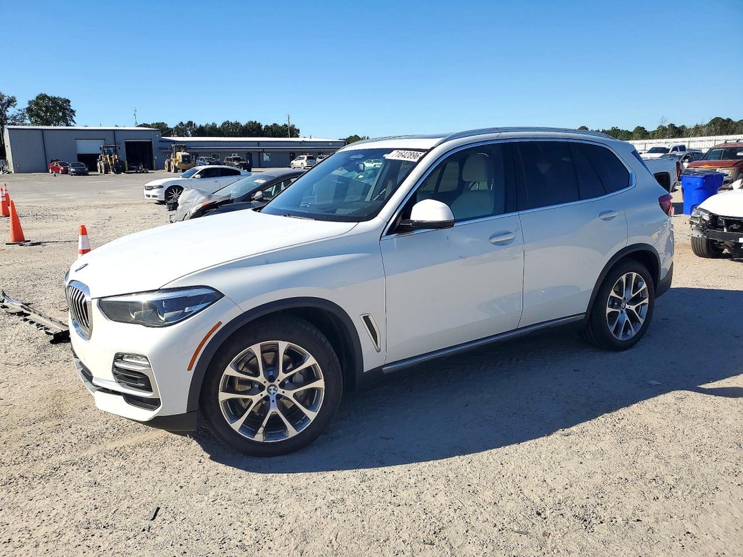 Vue de 2020 BMW X5 SDRIVE 40I, angle 1