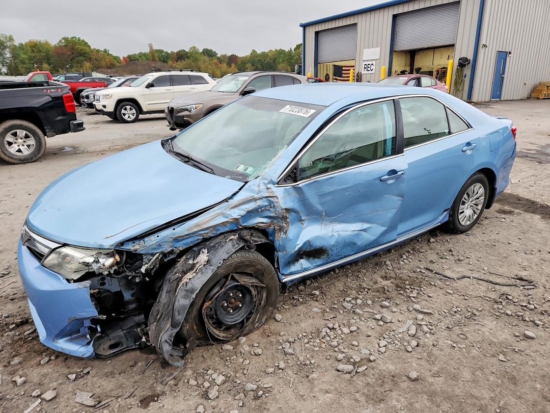 منظر 2013 TOYOTA CAMRY HYBRID LE، زاوية 1