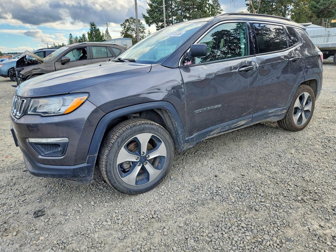 Vue de 2019 JEEP COMPASS LATITUDE, angle 1