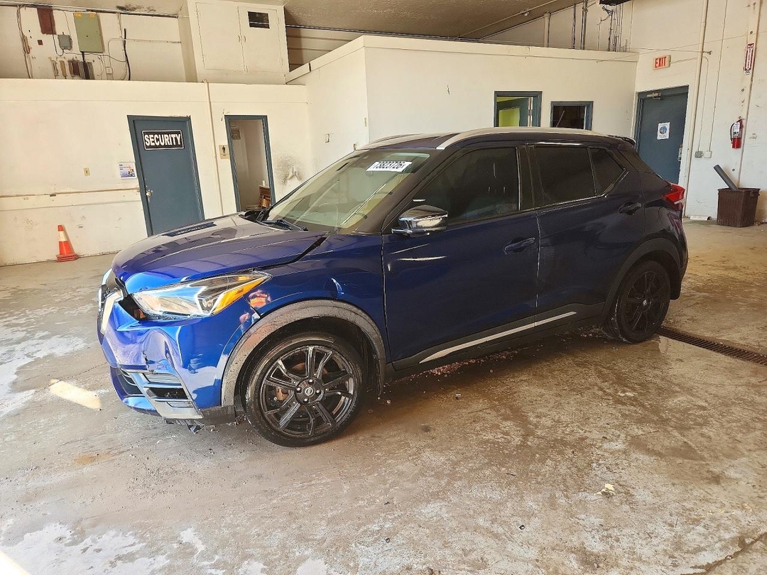 Vue de 2020 NISSAN KICKS SR, angle 1