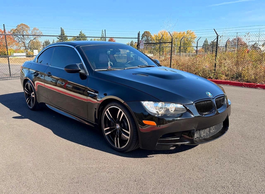 Вид 2011 BMW M3, угол 1