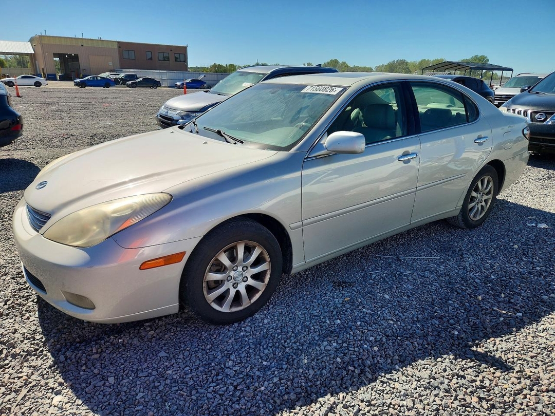 Vue de 2004 LEXUS ES 330, angle 1