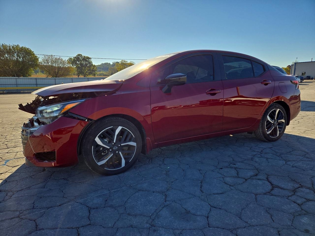 منظر 2025 NISSAN VERSA SR، زاوية 1