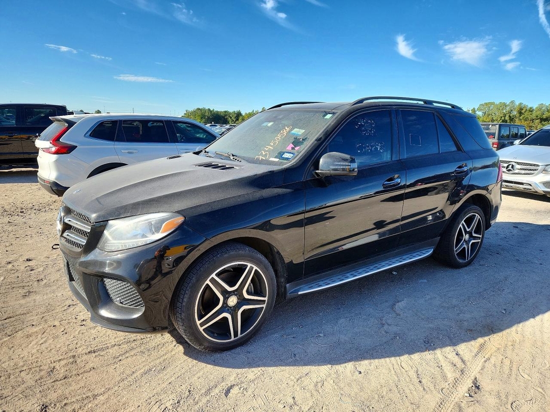 Vue de 2016 MERCEDES-BENZ GLE 350, angle 1
