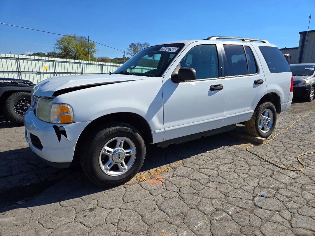 Vue de 2004 FORD EXPLORER XLT, angle 1