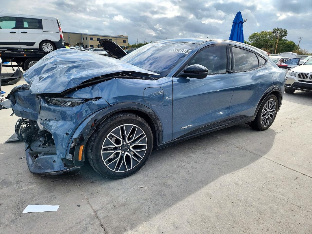 Vue de 2024 FORD MUSTANG MACH-E PREMIUM, angle 1