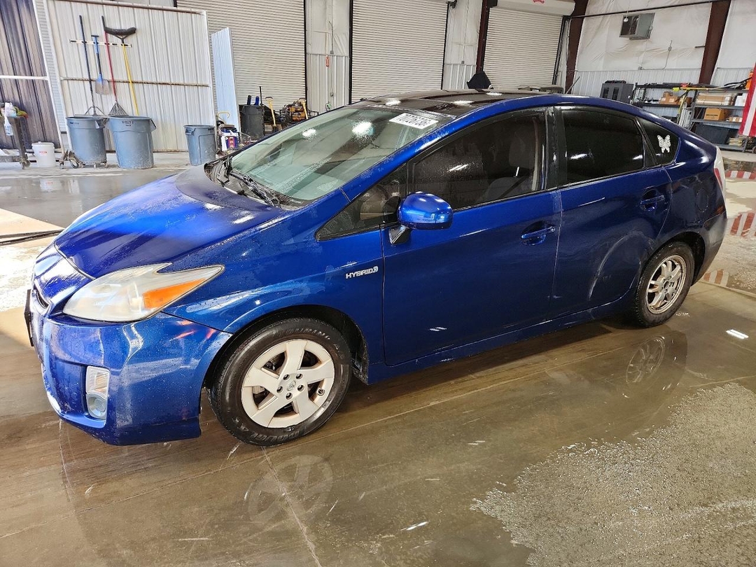 Вид 2010 TOYOTA PRIUS III, угол 1
