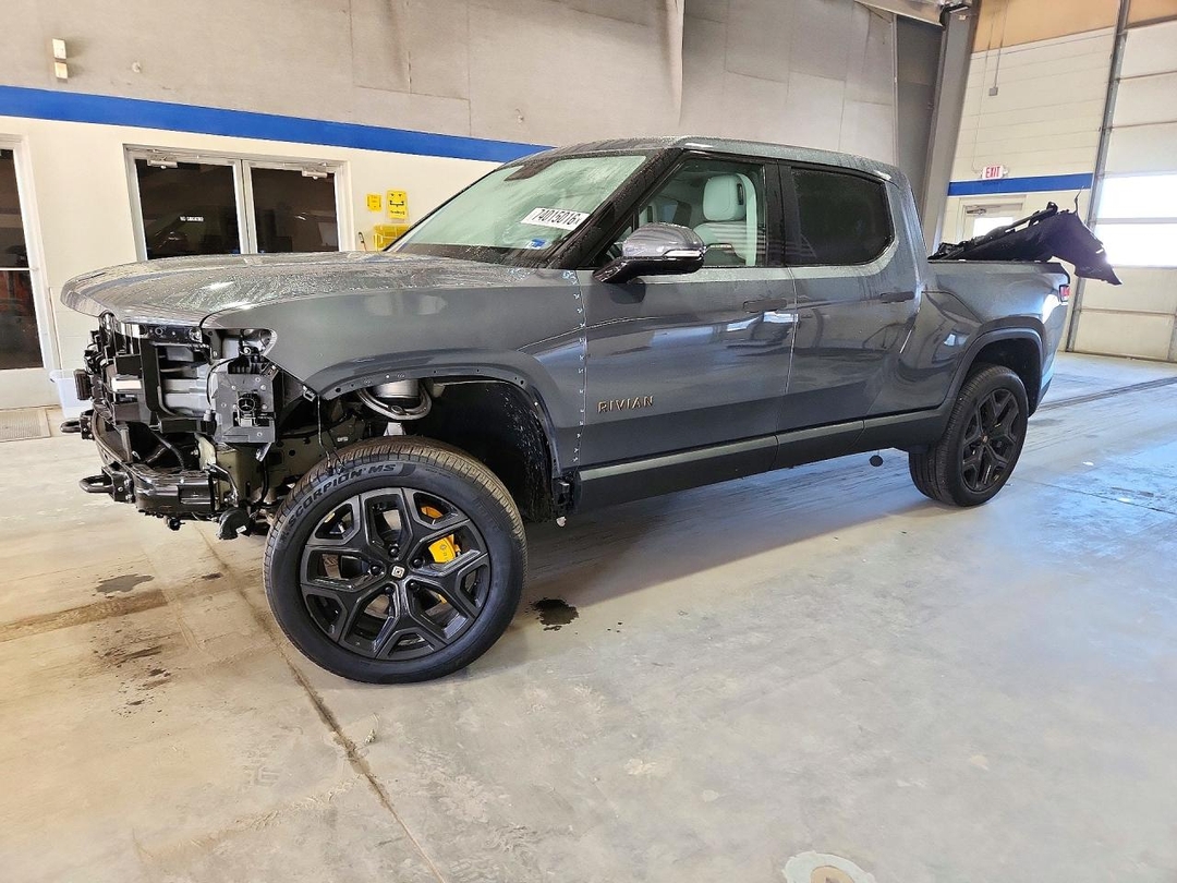 2026 RIVIAN R1T PREMIUM view, angle 1