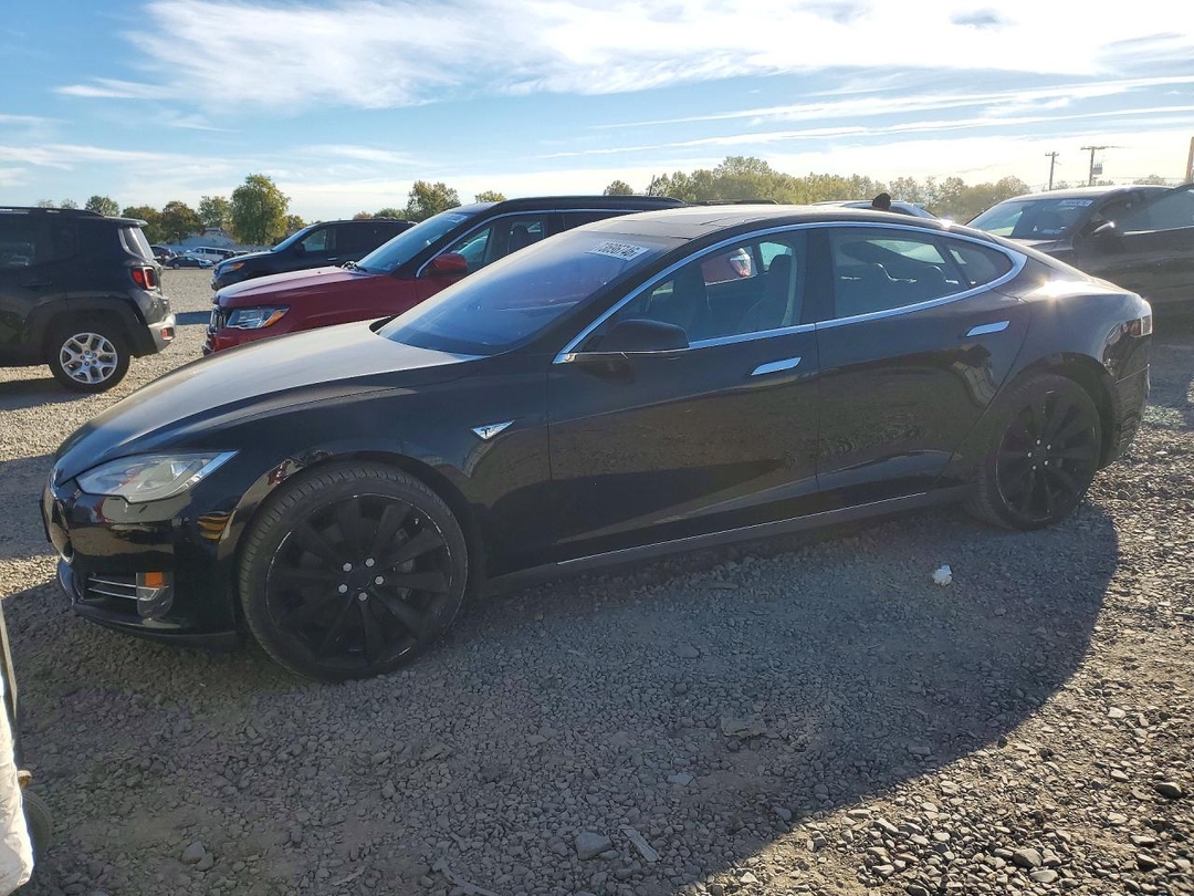 Вид 2013 TESLA MODEL S, угол 1