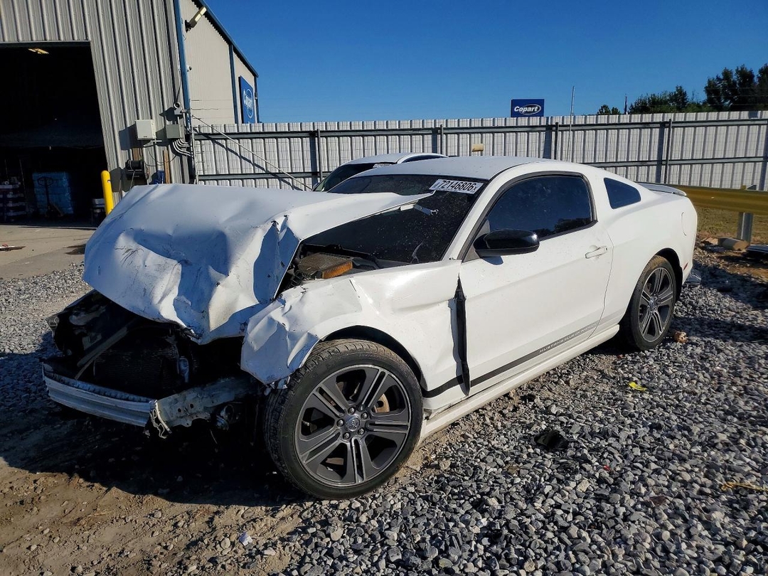 Вид 2013 FORD MUSTANG, угол 1