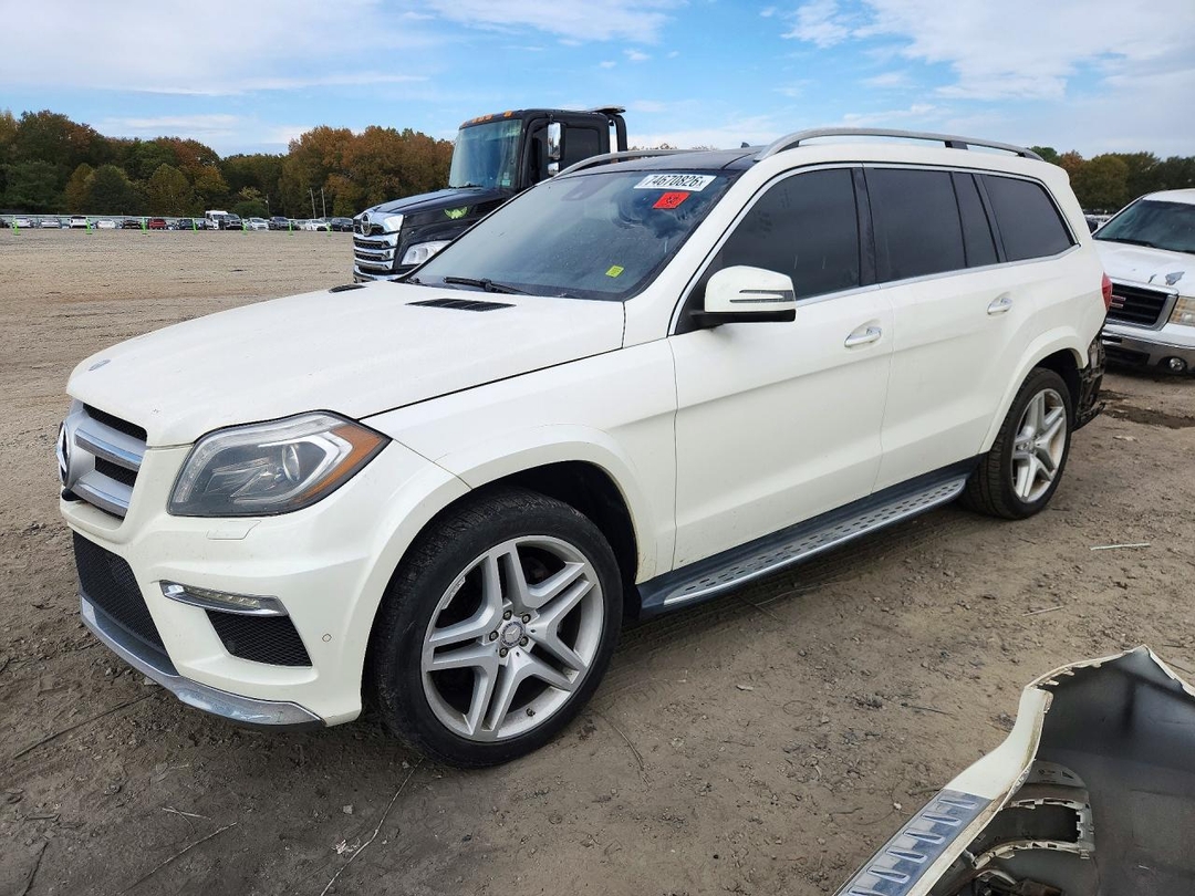 منظر 2014 MERCEDES-BENZ GL 550 4MATIC، زاوية 1