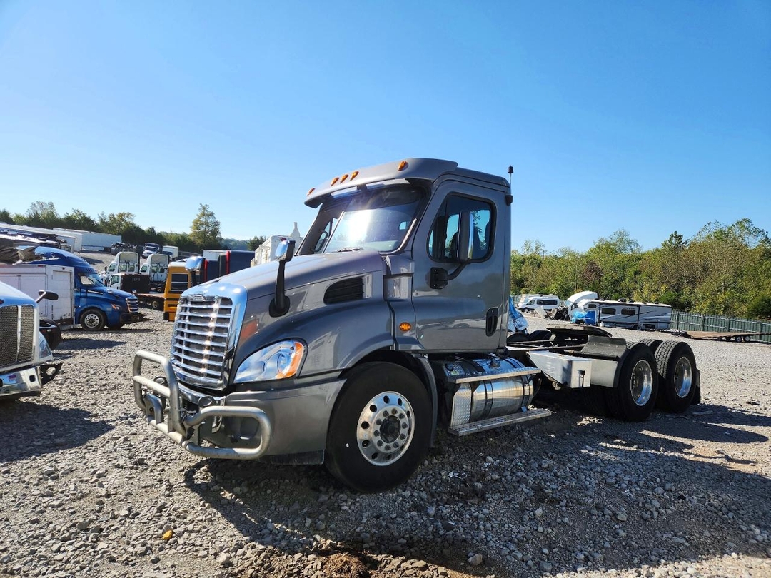 Vista de 2016 FREIGHTLINER CASCADIA 1, ángulo 1