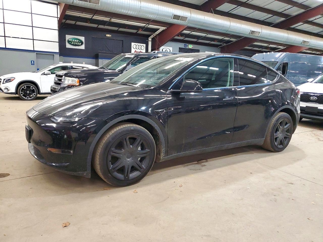 Vue de 2024 TESLA MODEL Y, angle 1