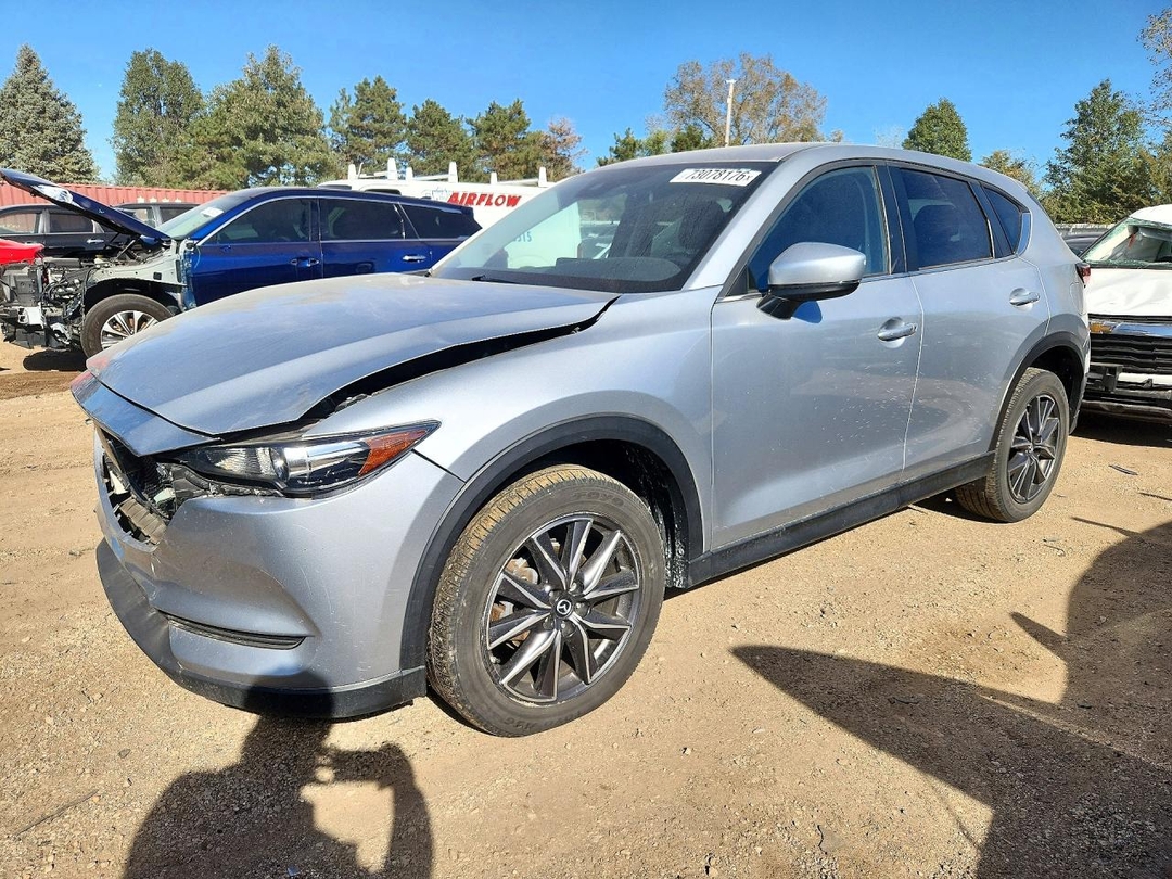 Vue de 2018 MAZDA CX-5 TOURING, angle 1