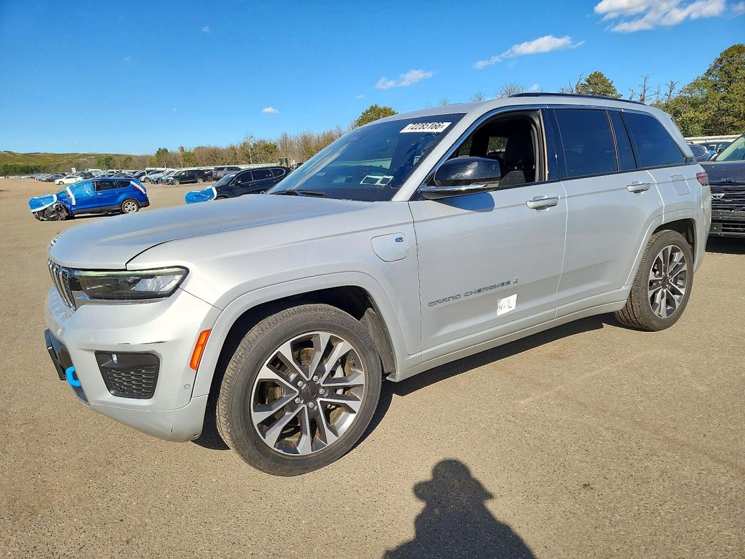 Вид 2023 JEEP GRAND CHEROKEE OVERLAND 4XE, угол 1