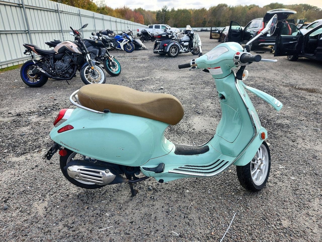 Вид 2022 VESPA PRIMAVERA/SPRINT 50, угол 1