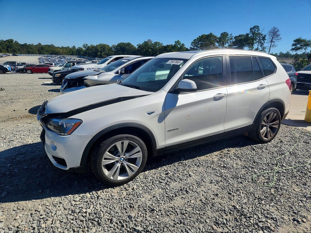 Vue de 2016 BMW X3 SDRIVE28I, angle 1