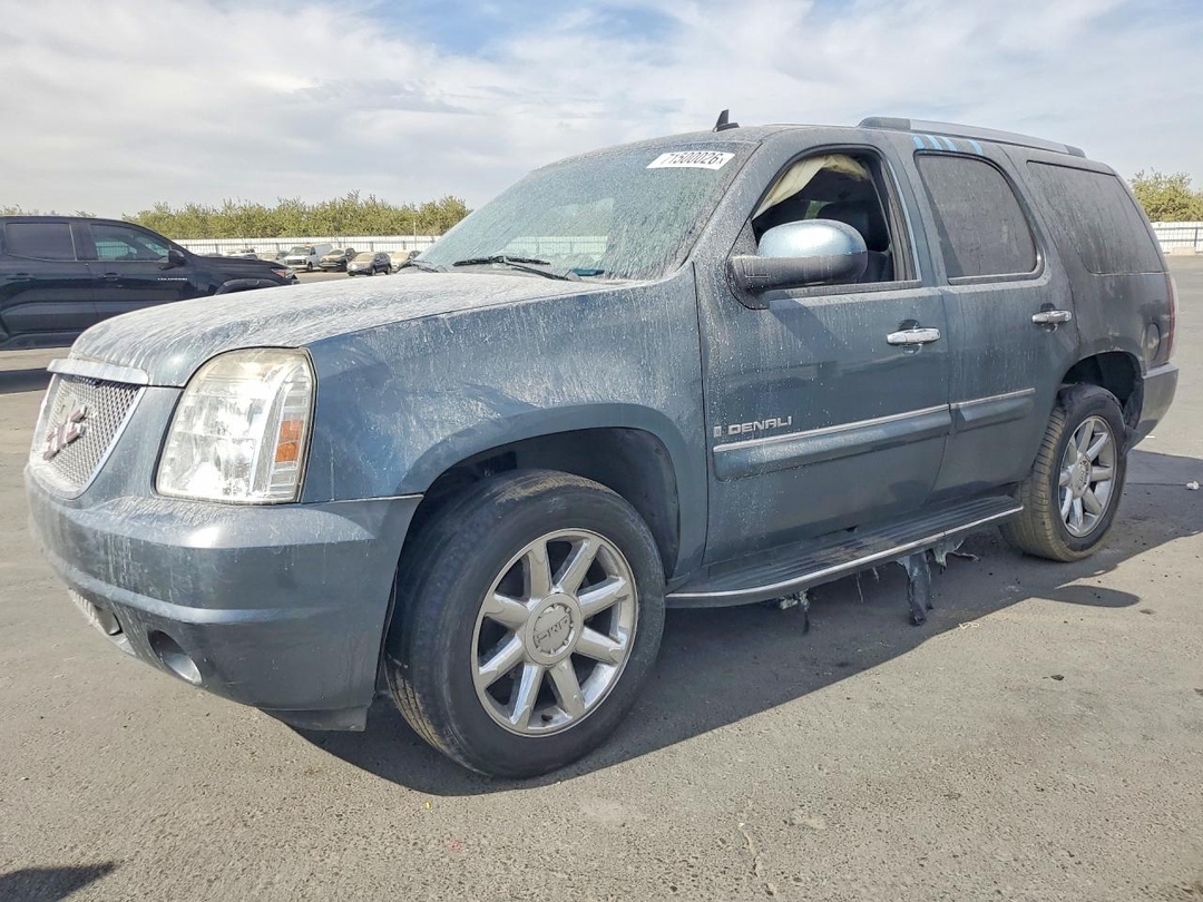 Вид 2008 GMC YUKON DENALI, угол 1